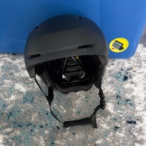 Giro Matte Black Helmet MIPS Youth small